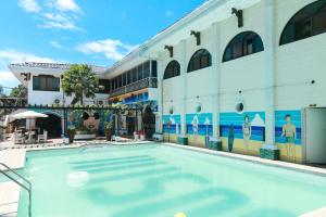 RedDoorz Plus @ Castle Chateau Iloilo