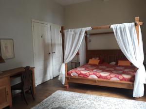 B&B / Chambres d'hotes Chateau Le Tour - Chambres d'Hotes : photos des chambres