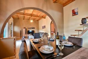 Elizabeth Country House