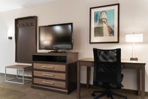 King Room room in Holiday Inn Kearney an IHG Hotel