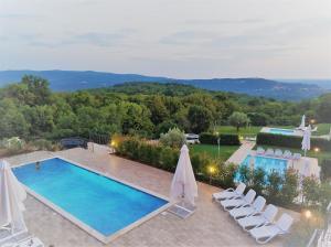 Charming Apartment in Ripenda Kras with Shared Pool 