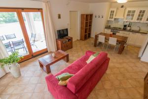 Charming Apartment in Ripenda Kras with Shared Pool