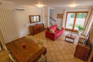 Charming Apartment in Ripenda Kras with Shared Pool 