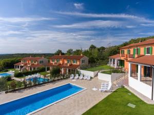 Charming Apartment in Ripenda Kras with Shared Pool