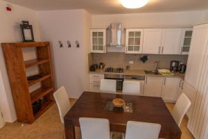 Charming Apartment in Ripenda Kras with Shared Pool