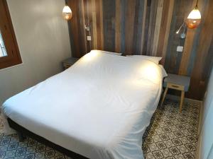 Appart'hotels Au Remp'Arts : Chambre Double Confort avec Baignoire 