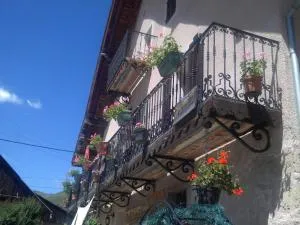 appartement gentiane 4personnes dans gite "la maison d'augustin" classé 3 étoiles,la tour,73530 st jean d'arves - 圣让达尔沃