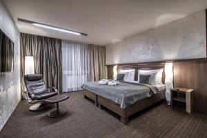 Deluxe Quadruple Room with Free Access to Wellness and Fitness  room in Volcano Spa Hotel