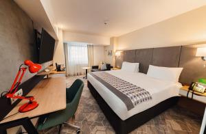 Premium King Room with Single Sofa Bed and City View room in Holiday Inn Bucharest - Times an IHG Hotel