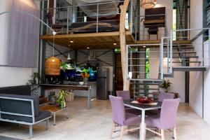 Perezoso Villa. Jurassic Park loft in the jungle