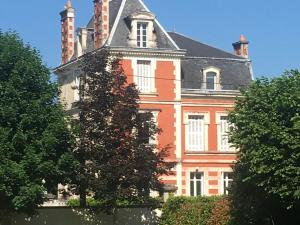 Villas Stunning Chateau on the river bank in Saint Astier : photos des chambres