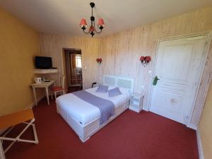 Hotels LA GRANDE BRUYERE : photos des chambres