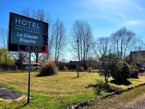 Hotels LA GRANDE BRUYERE : photos des chambres