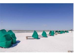 Sunshine Escape Steps to the Beach Family & Friends Welcome!