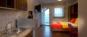 Studio apartment in Novalja with sea view terrace air conditioning WiFi 35653