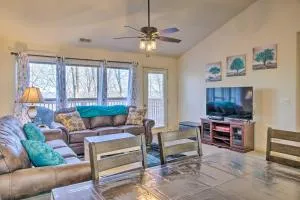 Walk-In Branson West Condo with Balcony, Pool Access - Reeds Spring