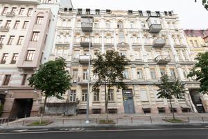 Two-Bedroom Apartment room in Luxury beatiful apartment on Pyshkinska street