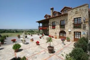 Habitaciones y estudios- Hotel "Posada de Cantabria" - Cenas y Gintonic- Bar -Terraza panorámica - Hoznayo