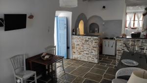 Kastro Gate Apartment ,entrance to an ancient village Sifnos Greece