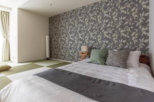 Mido Elphan Building 8