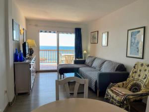 Sunrise Beachfront Apartment by the Marina