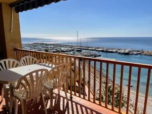 Sunrise Beachfront Apartment by the Marina