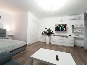 Біла 1 к Сіті центр 4 поверх ліфт вікна на парк