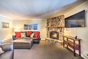 Cozy Condo by Mirror Lake and 1 Block to Dtwn! - image 1