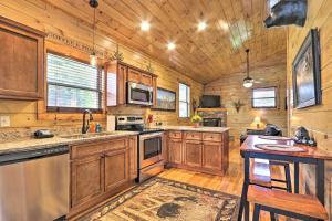 Holiday Home room in Luxe Cozy Cabin with Hot Tub and Pool Near Town!