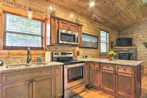 Luxe, Cozy Cabin with Hot Tub and Pool Near Town! - image 1