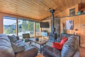 2 Mi to St Marys Glacier Modern Cabin with Hot Tub - Dumont