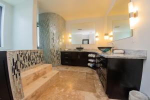Diamante Beachfront Suites