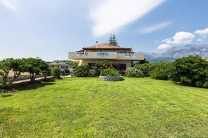 Effie Beach Front Apartment with Pool