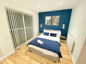 Large 5-Bed city centre townhouse with secure parking