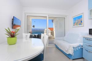 Two-Bedroom Apartment with Terrace and Sea View room in Apartments by the sea Duce Omis - 2737