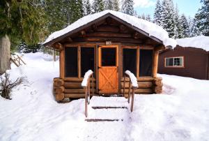 Double Room with Patio room in Lochsa Lodge