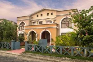 Taruchaya by StayVista, 3 BHK Villa with Balcony, Breakfast, Lawn, Gazebo, and Indoor Games at Raichak - Netra