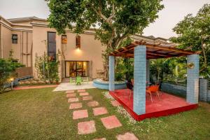 Taruchaya by StayVista with Lawn, Gazebo at Raichak - Kolkata