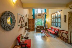 Taruchaya by StayVista with Lawn, Gazebo at Raichak - Kolkata