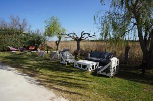 B&B / Chambres d'hotes Mas Lou Caloun - Chambre d'Hote face a la piscine en Camargue - Les Saintes Maries de la Mer : photos des chambres