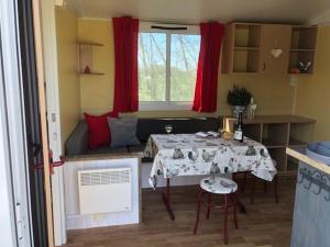 Campings Camping Les Arbois : photos des chambres