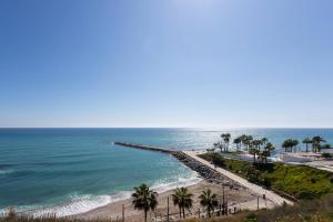 Spacious Beachfront Flat with Sea Views and Private Indoor Parking