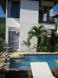 Lucky Paradise Bungalows on The Beach