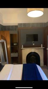 Upstairs Studio - Private kitchenette and Small en-suite