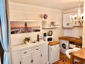 Cozy city studio apartment free parking