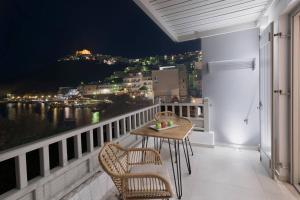 Deluxe apartment over the sea Astypalaia Greece