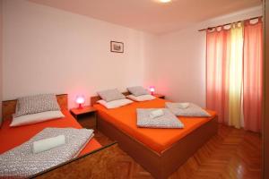 Apartments with a parking space Silo Krk 18725