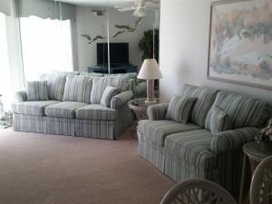 Two-Bedroom Condo room in DB300 E Raleigh Ave - 411