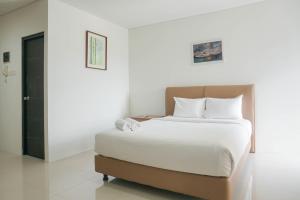 Comfort and Simply Studio Tamansari Semanggi Apartment By Travelio