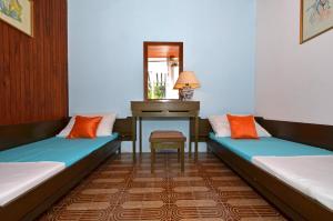 D large apt with big terrace next to the beach